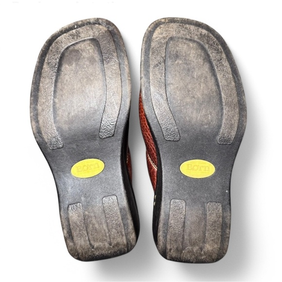 Born Women's Brown Leather hand Crafted Clogs - Picture 6 of 8